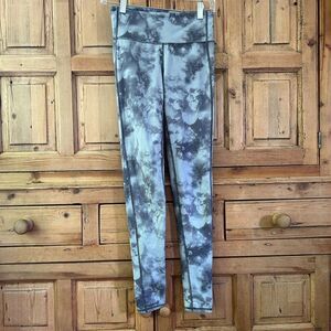Athleta XS Chaturanga Tight Leggings Gray Cloud Gray Tie Dye Print‎